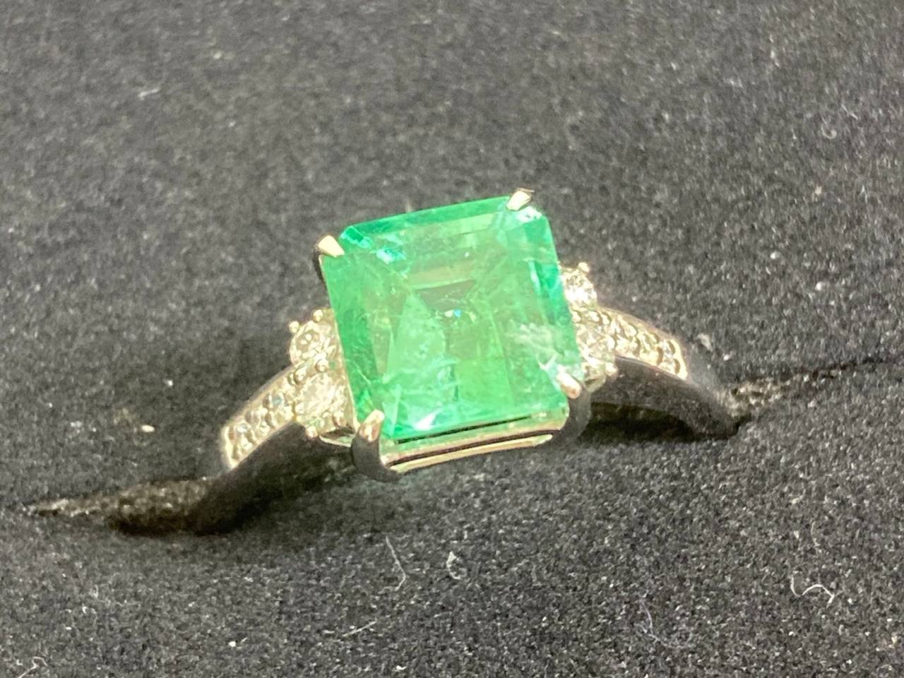 エメラルドリング