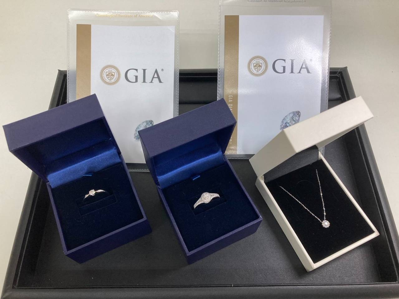 ダイヤモンドリングやネックレス