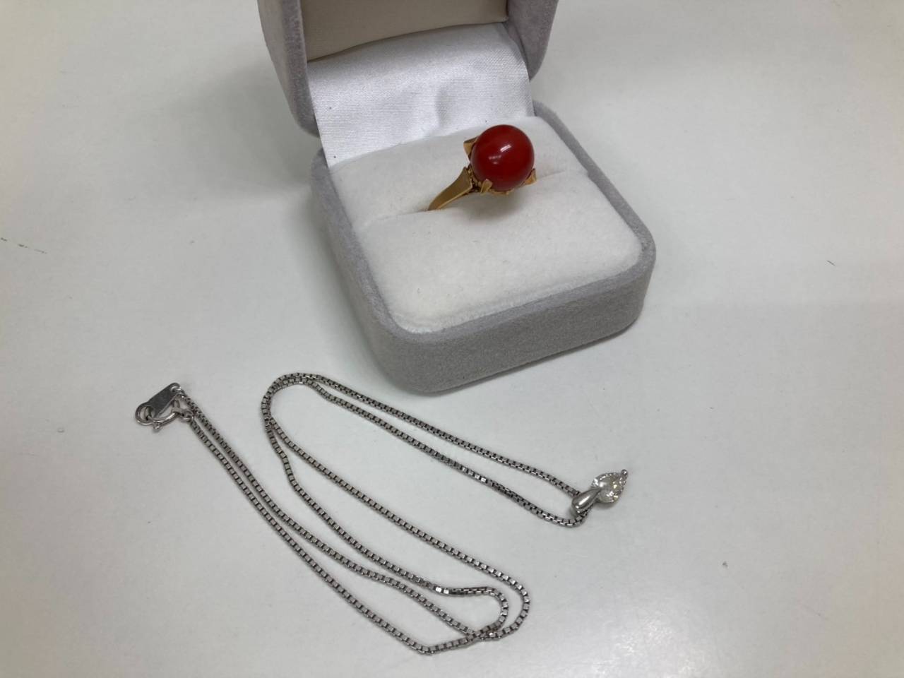 ネックレスやリングに金貨