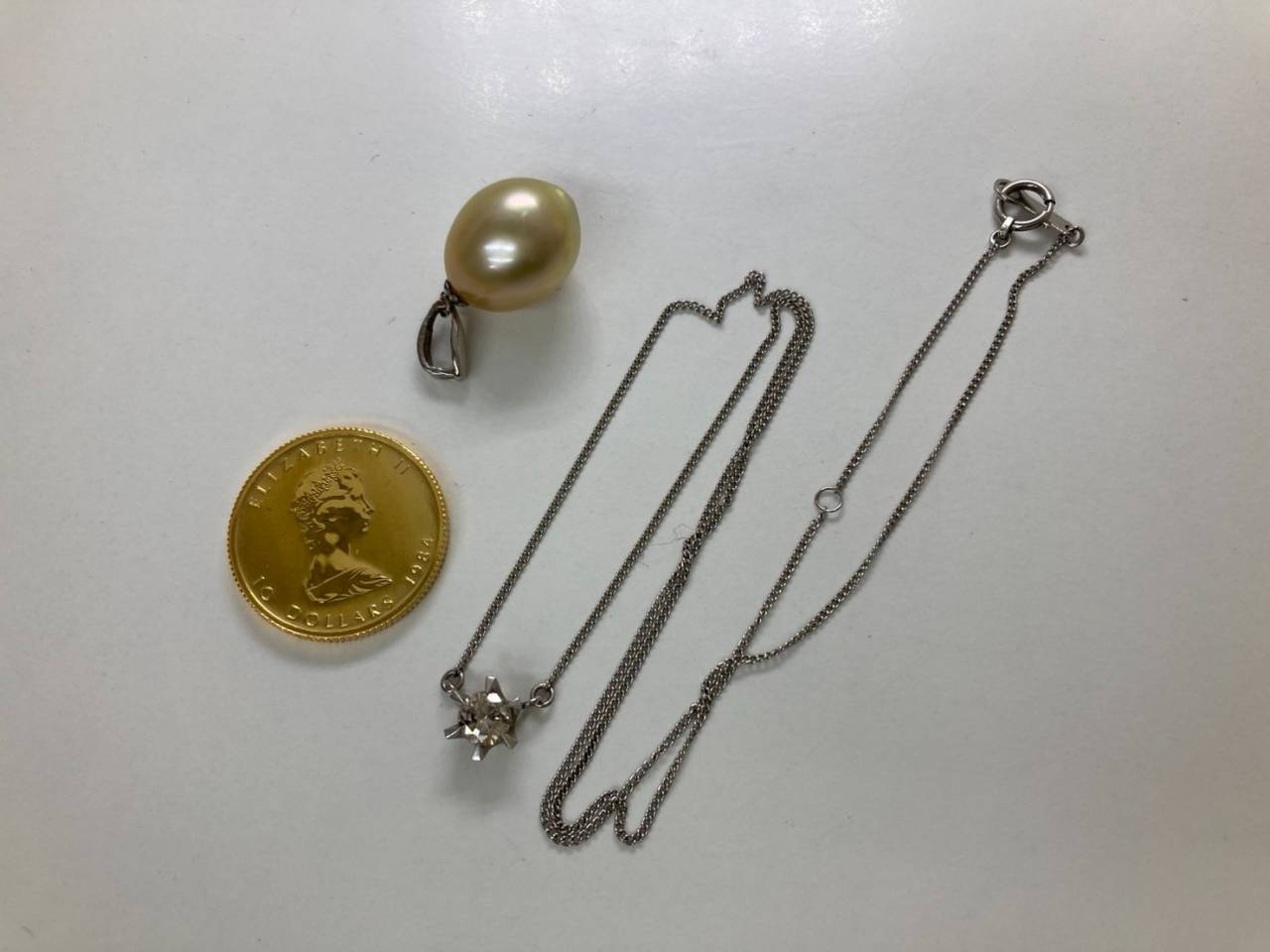 ネックレスやリングに金貨